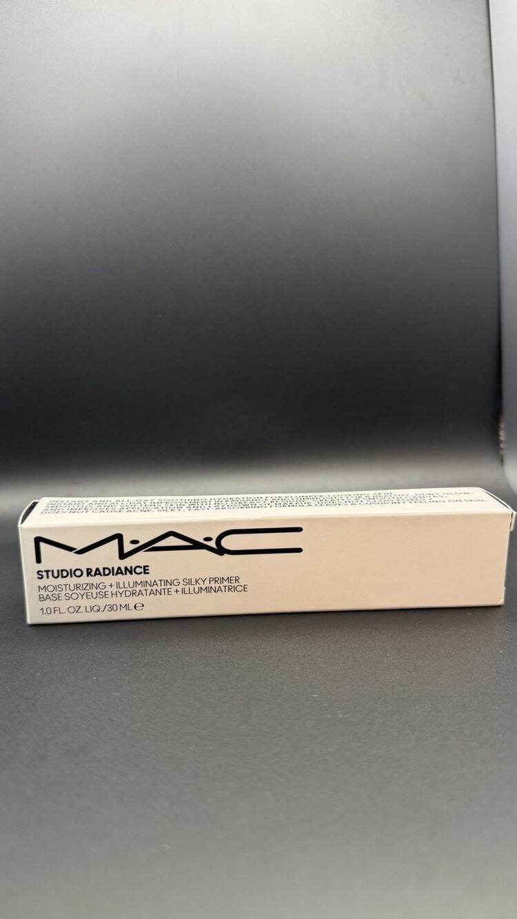 M·A·C Studio Radiance Moisturizing & Illuminating Silky Face Primer - 1 fl oz
